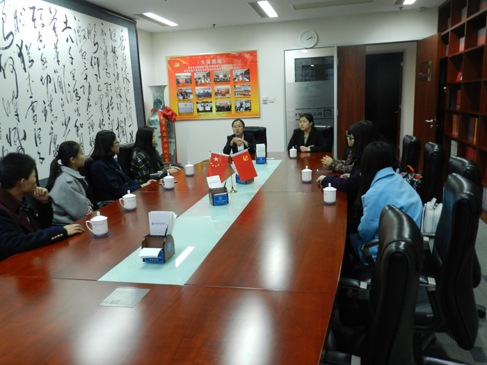 　　2015年11月5日，对外经济与贸易大学法学院10余位同学来我所参观交流，学生与我所律师展开了热烈交谈。