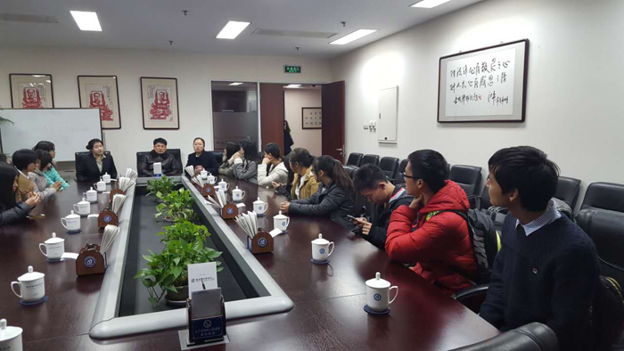 　　2015年11月5日，对外经济与贸易大学法学院10余位同学来我所参观交流，学生与我所律师展开了热烈交谈。